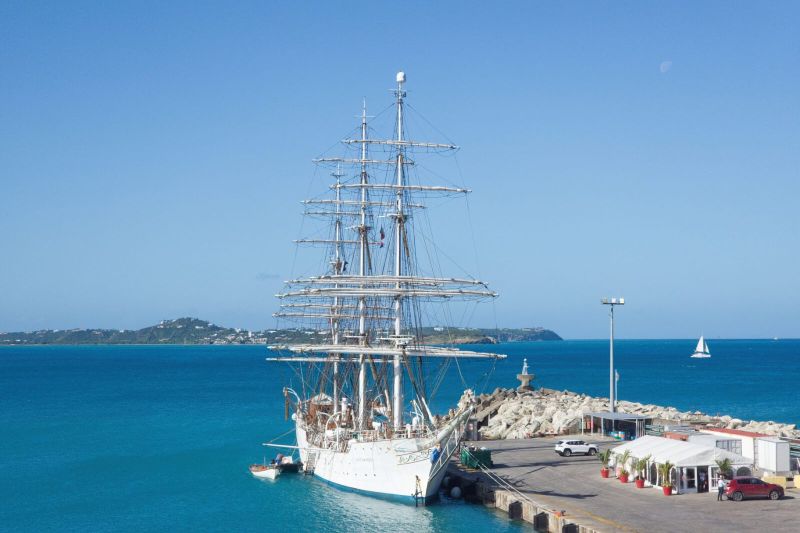 Open ship day at the port