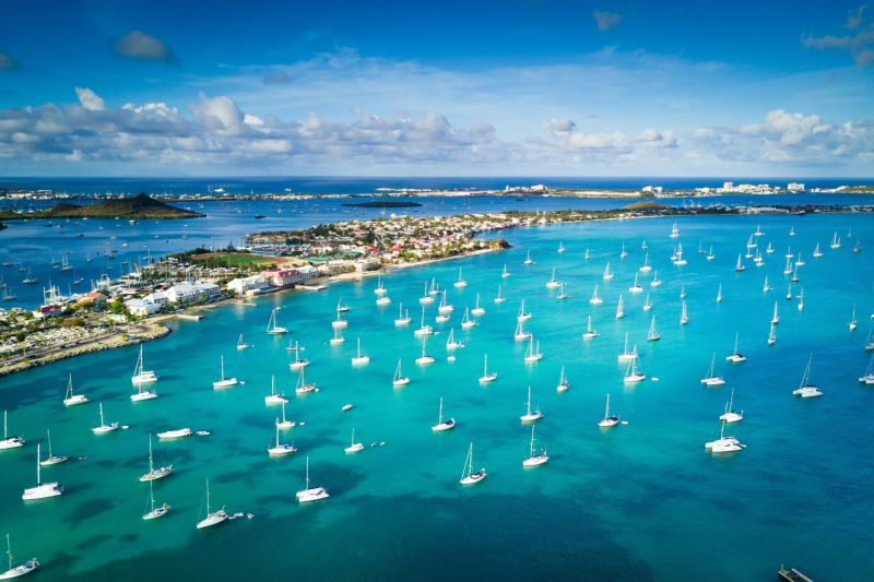 Feu nautique dans la baie de Marigot