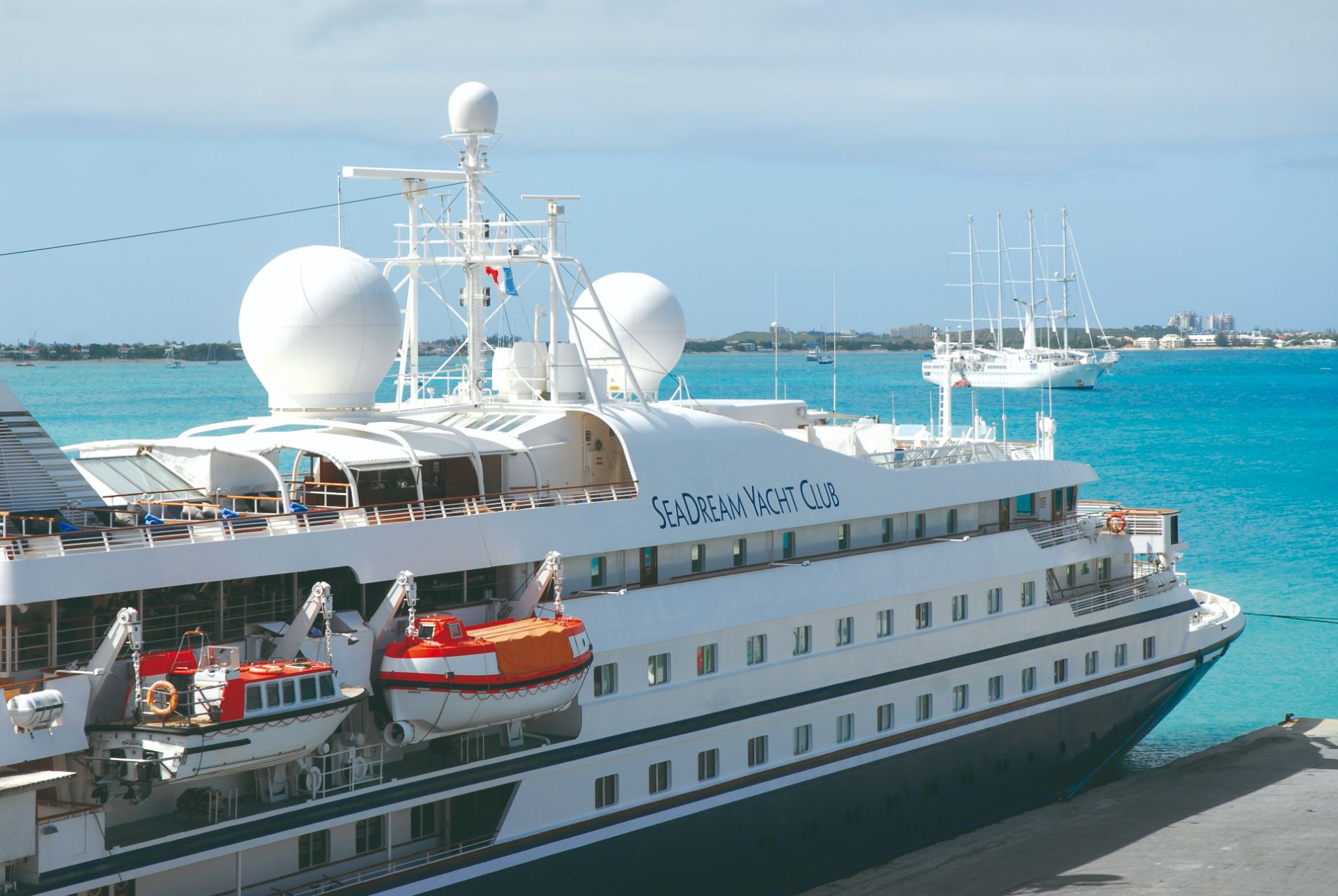 Passage of the cruise ships in Marigot | Port of Saint-Martin